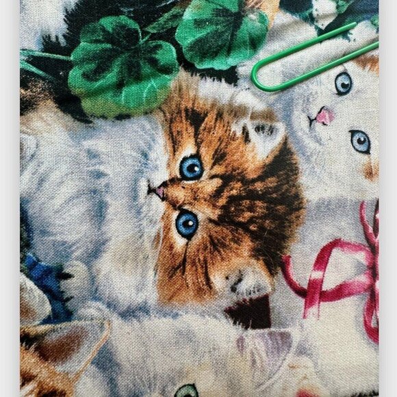 Lot of Cat Fabric 3 Fat Quarters and Fabric Remnants Siamese Cats Kittens Floral - Picture 4 of 4